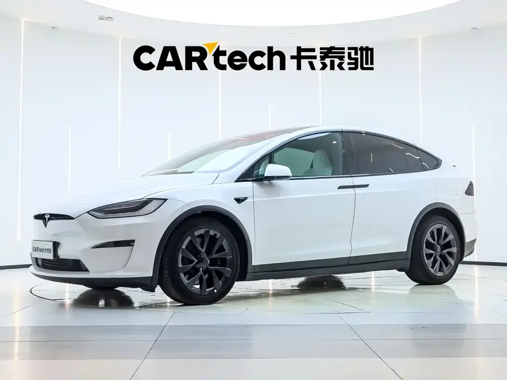 Tesla Model X — фото 1