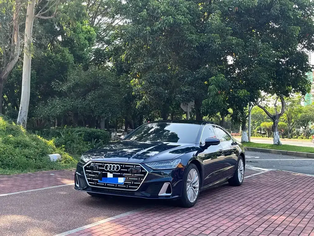 Audi A7L — фото 1