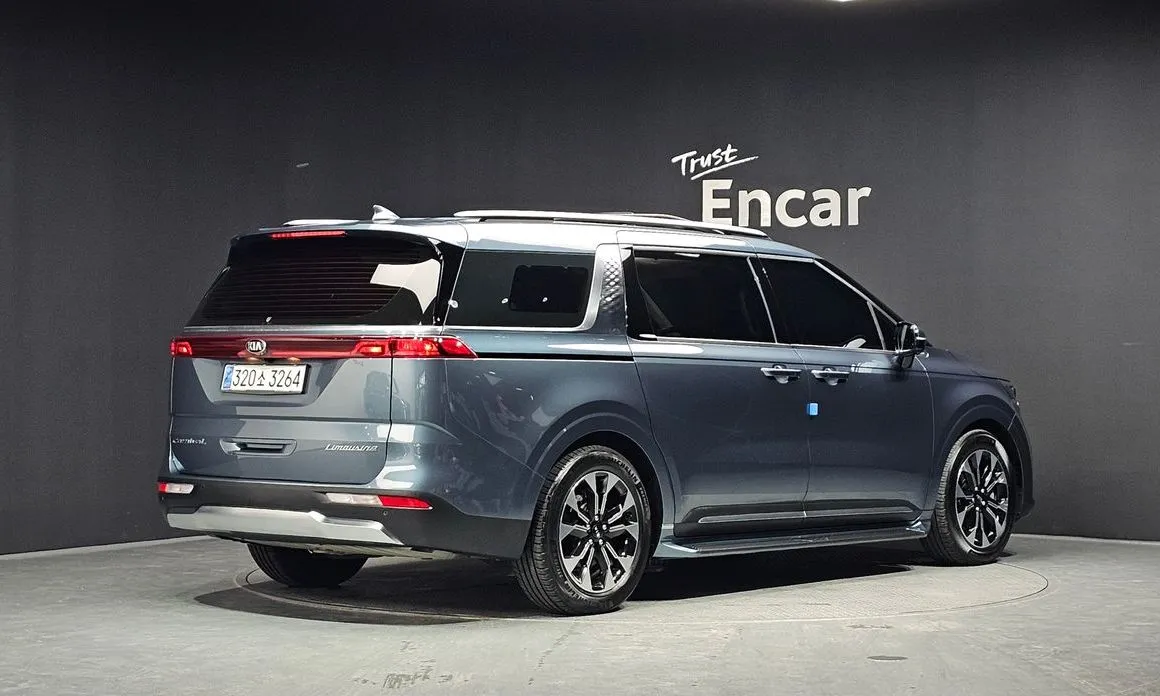 Kia Carnival — фото 4