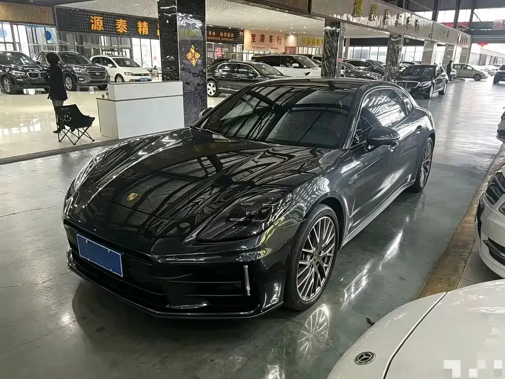 Porsche Panamera — фото 1