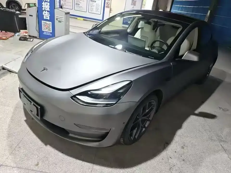 Tesla Model 3 — фото 1