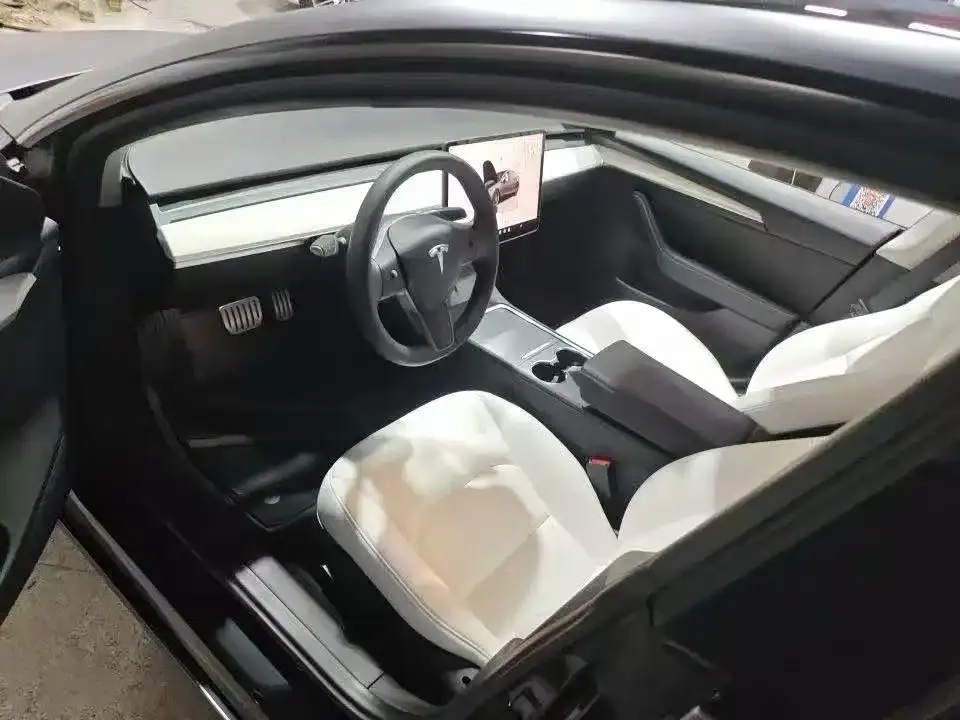 Tesla Model 3 — фото 4