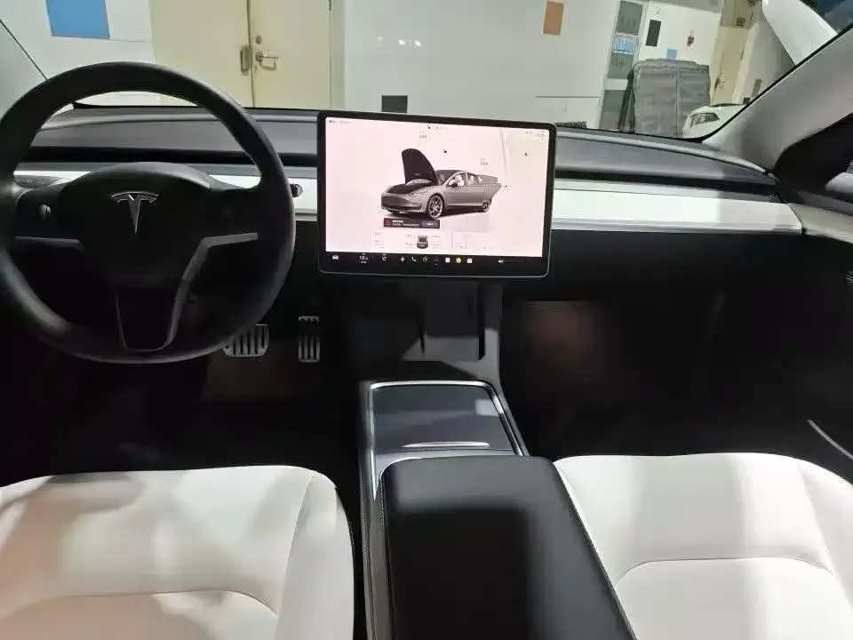 Tesla Model 3 — фото 2
