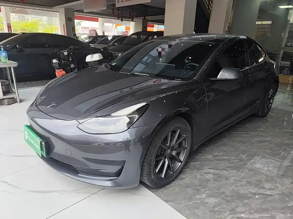 Tesla Model 3 — фото 1