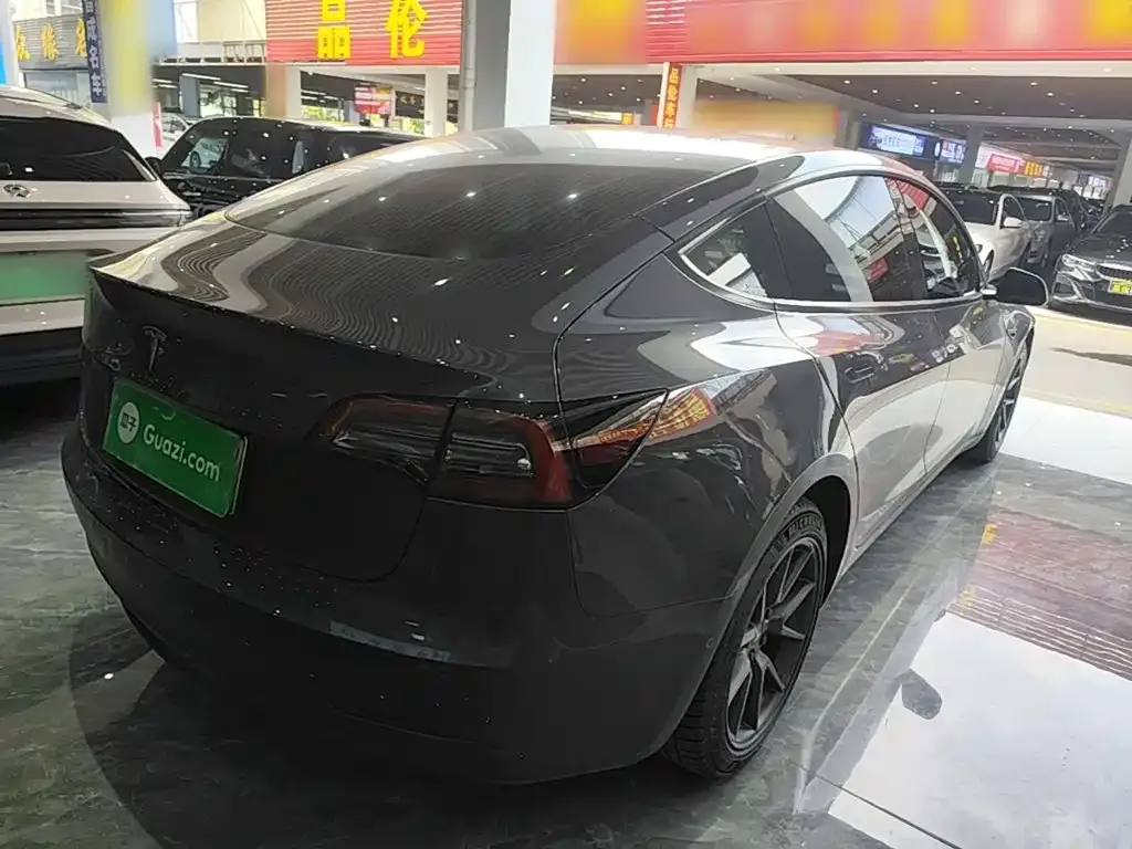 Tesla Model 3 — фото 9