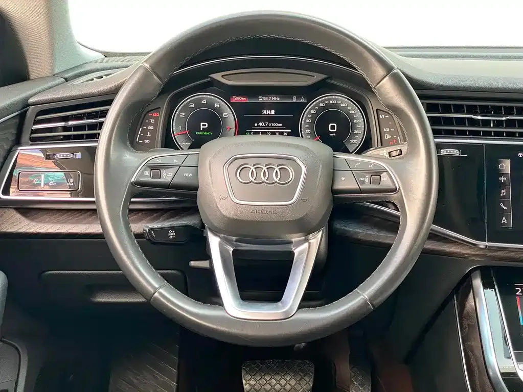 Audi Q8 — фото 4