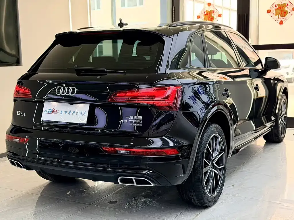 Audi Q5L — фото 6