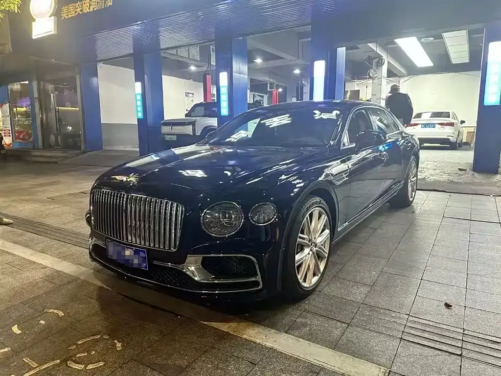 Bentley Flying Spur — фото 1