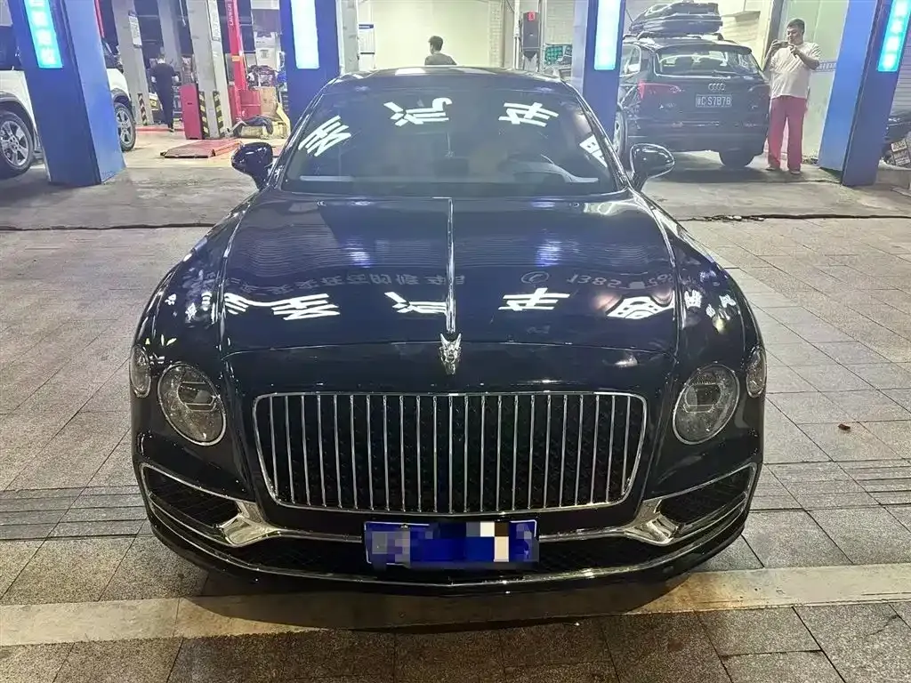 Bentley Flying Spur — фото 10