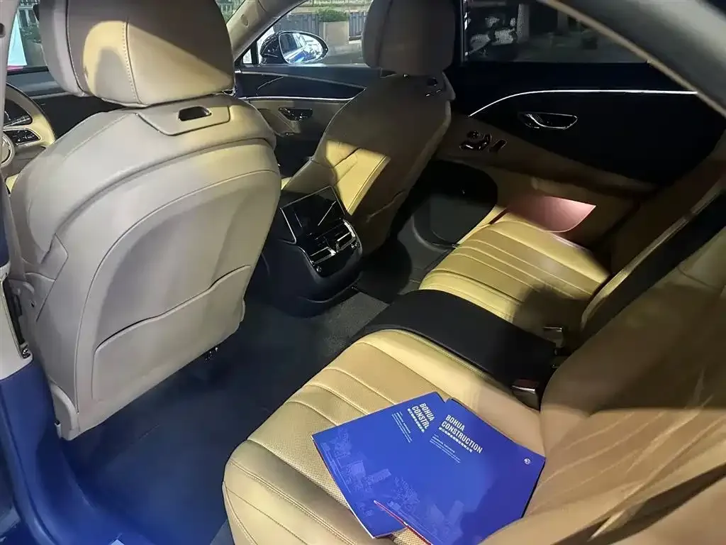 Bentley Flying Spur — фото 3