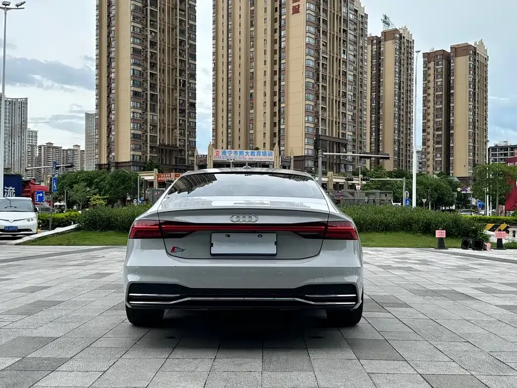 Audi A7 — фото 10