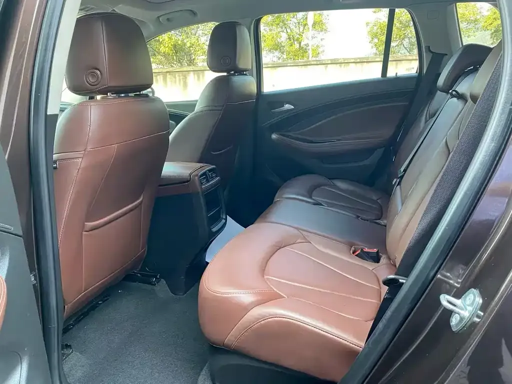 Buick Envision Plus — фото 2