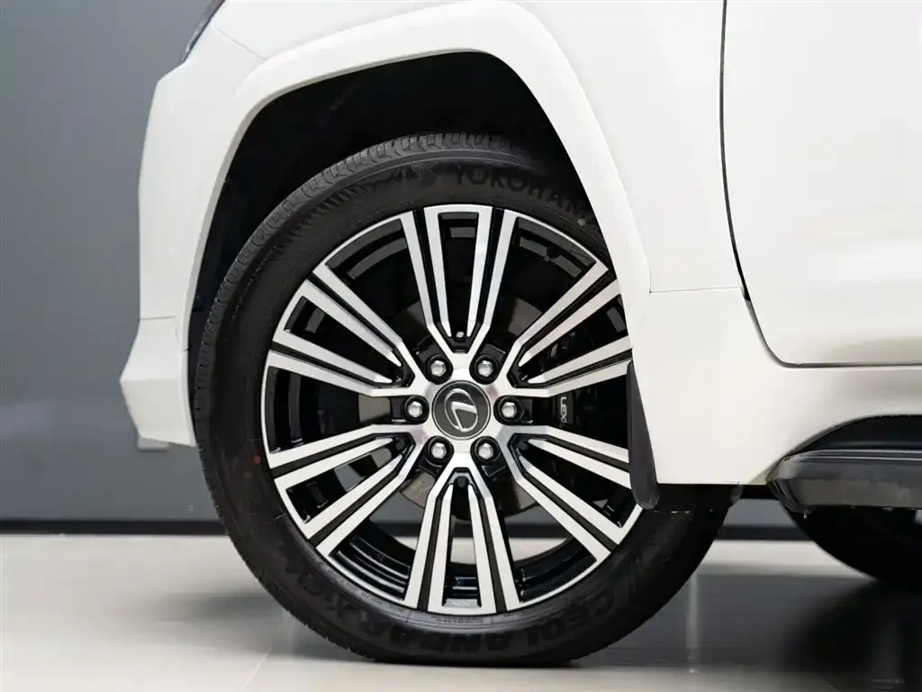 Lexus LX — фото 5