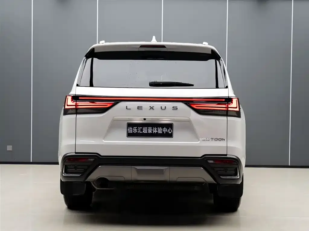 Lexus LX — фото 10