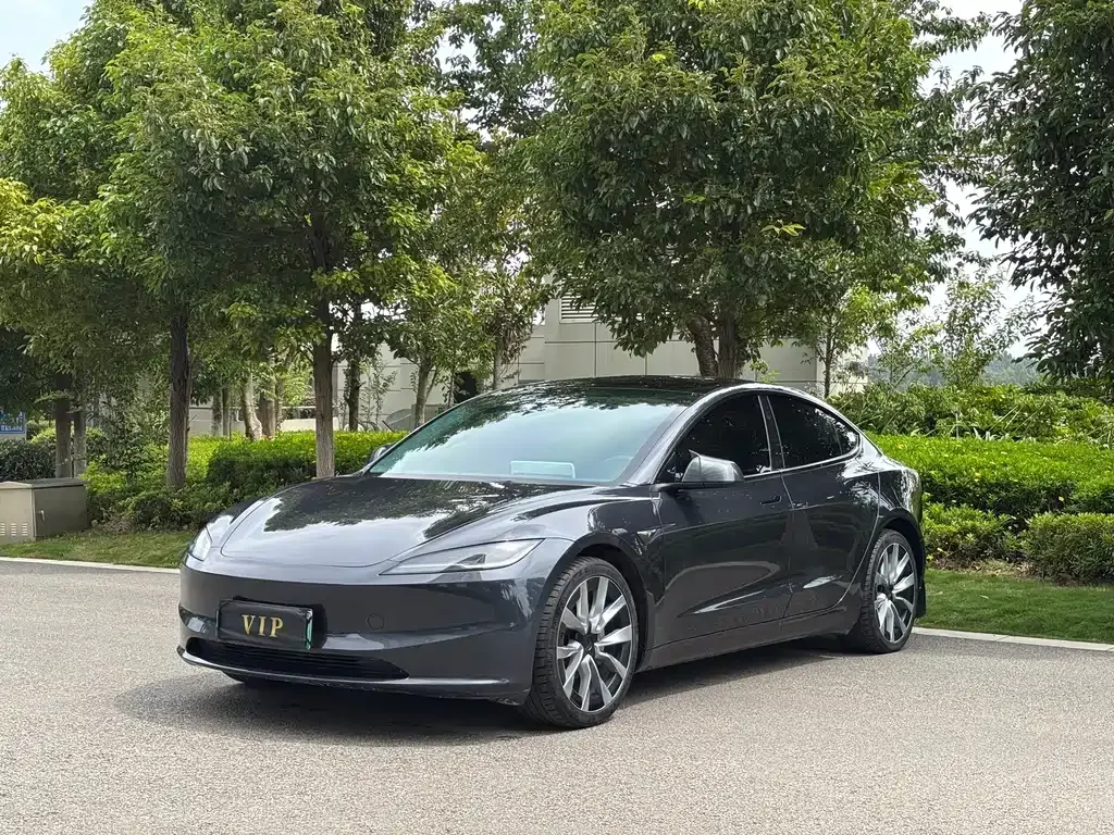 Tesla Model 3 — фото 1