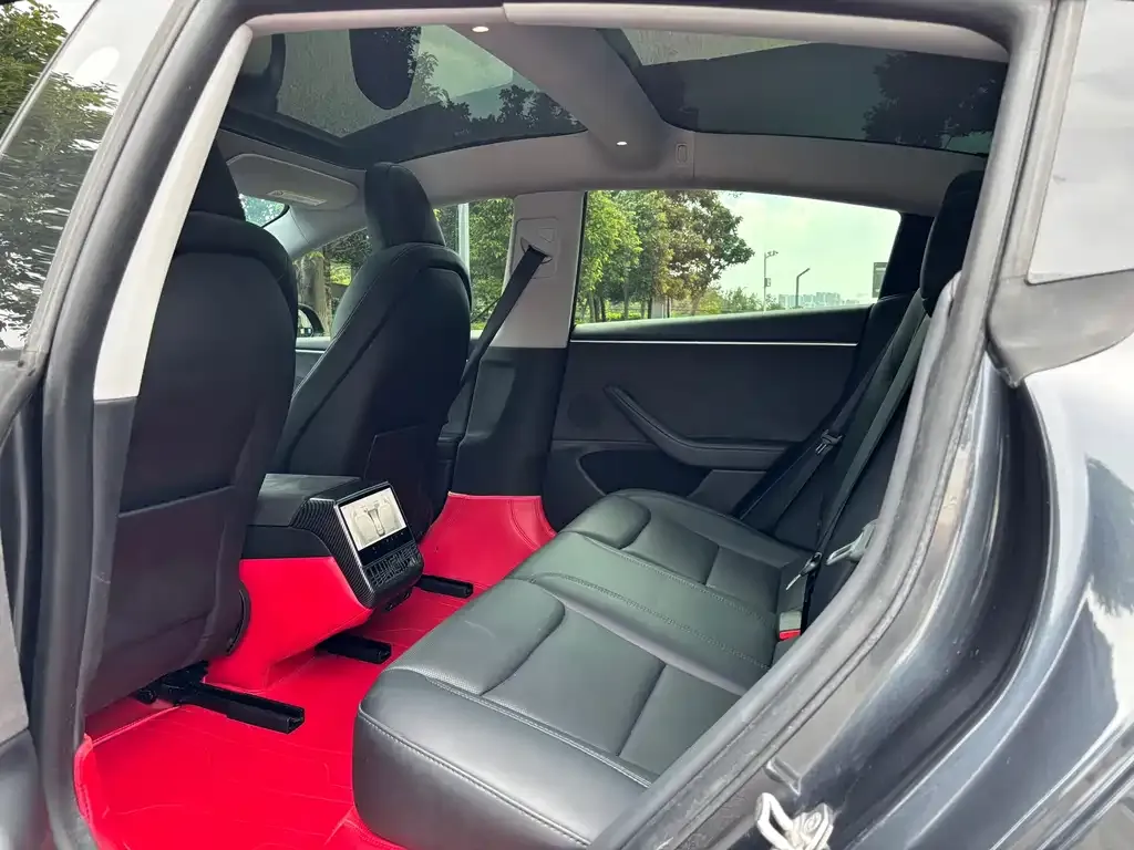 Tesla Model 3 — фото 2