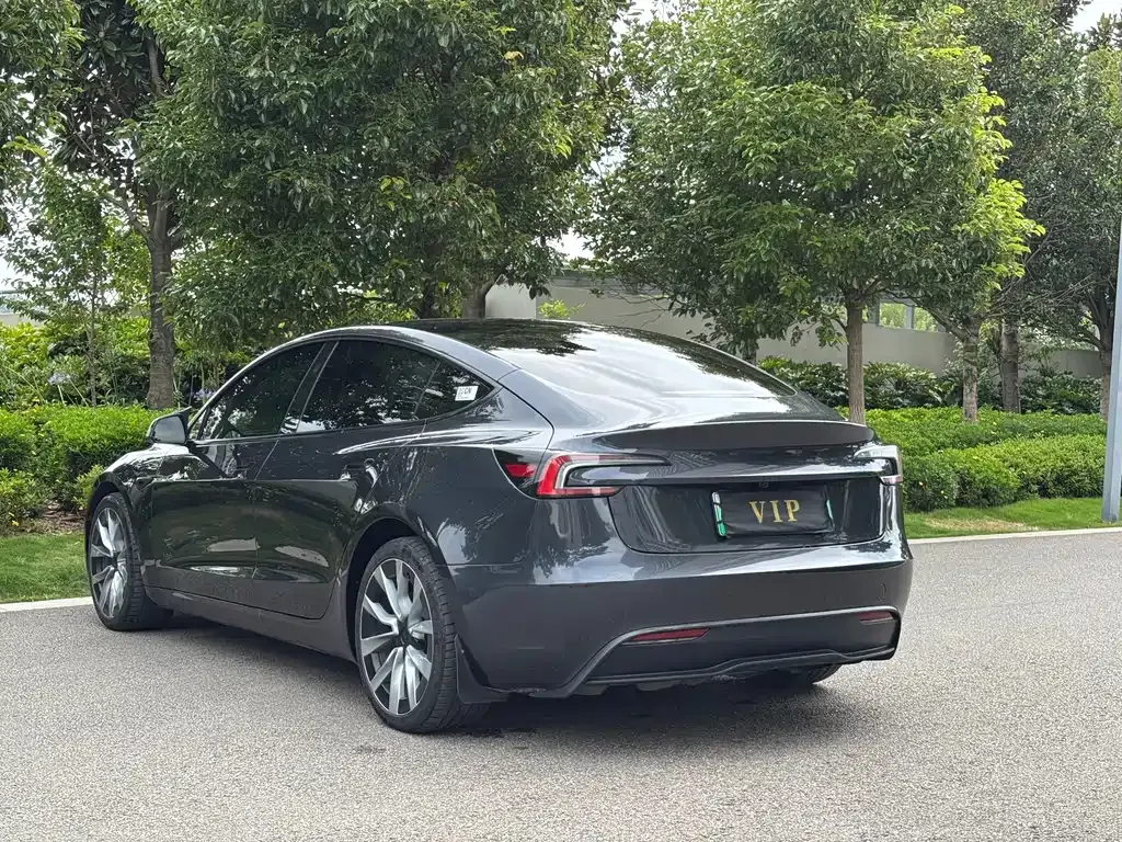 Tesla Model 3 — фото 6