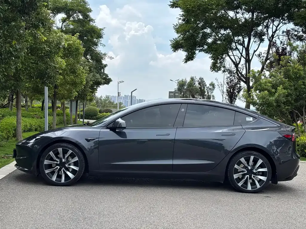 Tesla Model 3 — фото 4