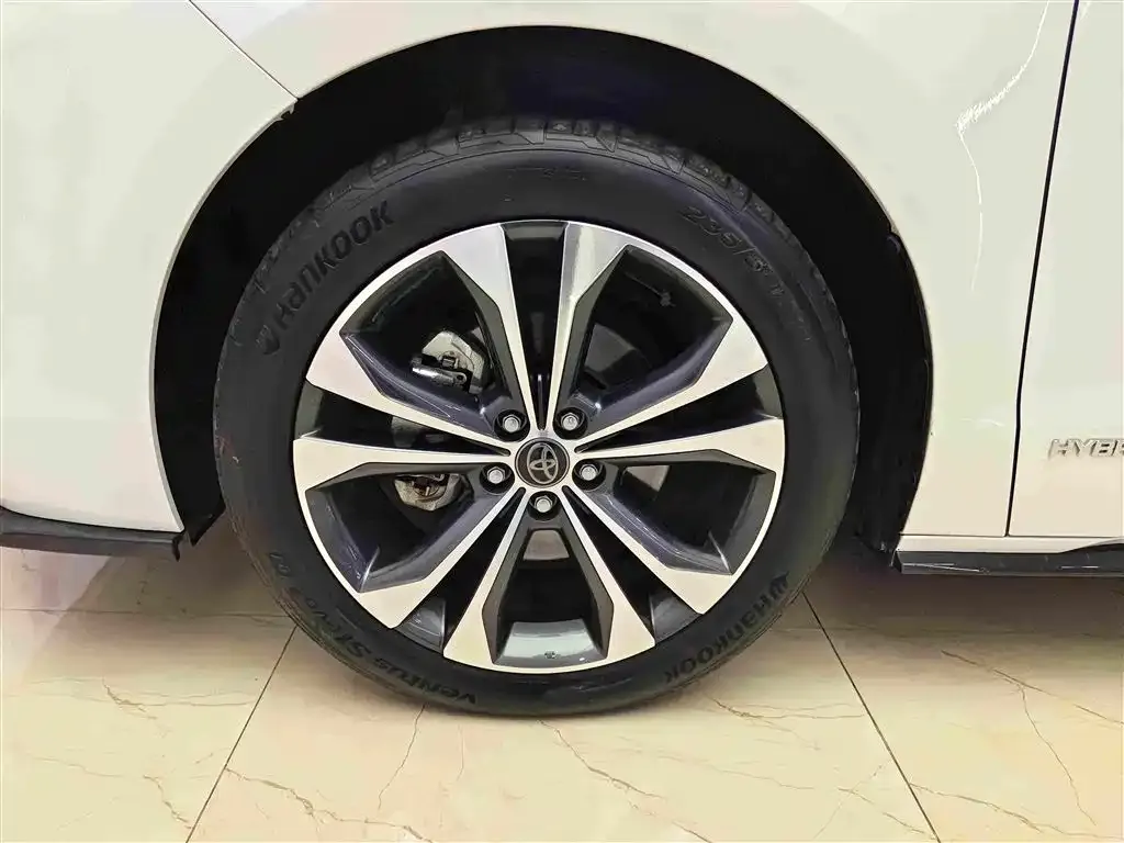 Toyota Granvia — фото 2