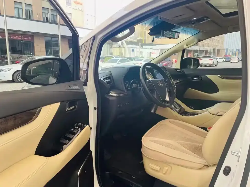 Toyota Vellfire — фото 9