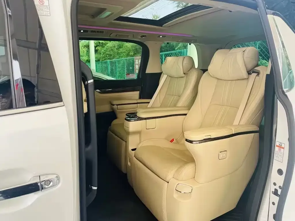 Toyota Vellfire — фото 7