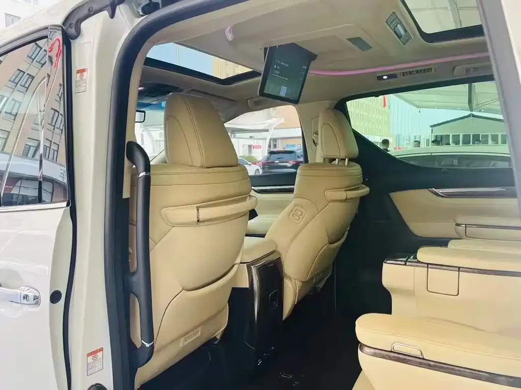 Toyota Vellfire — фото 6
