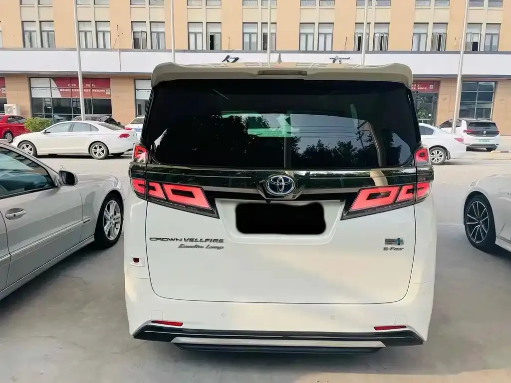 Toyota Vellfire — фото 2