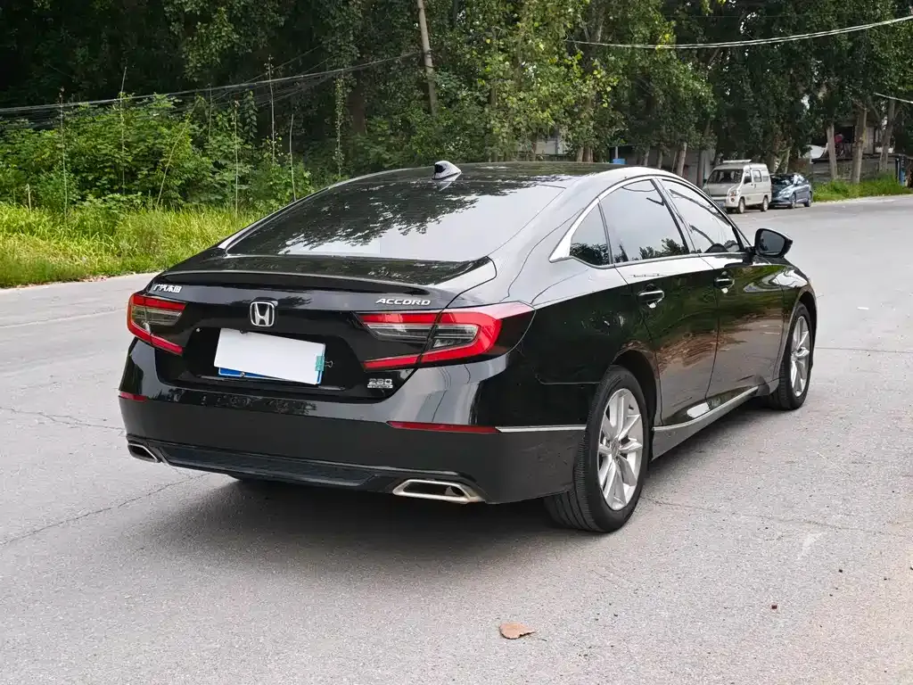Honda Accord — фото 9