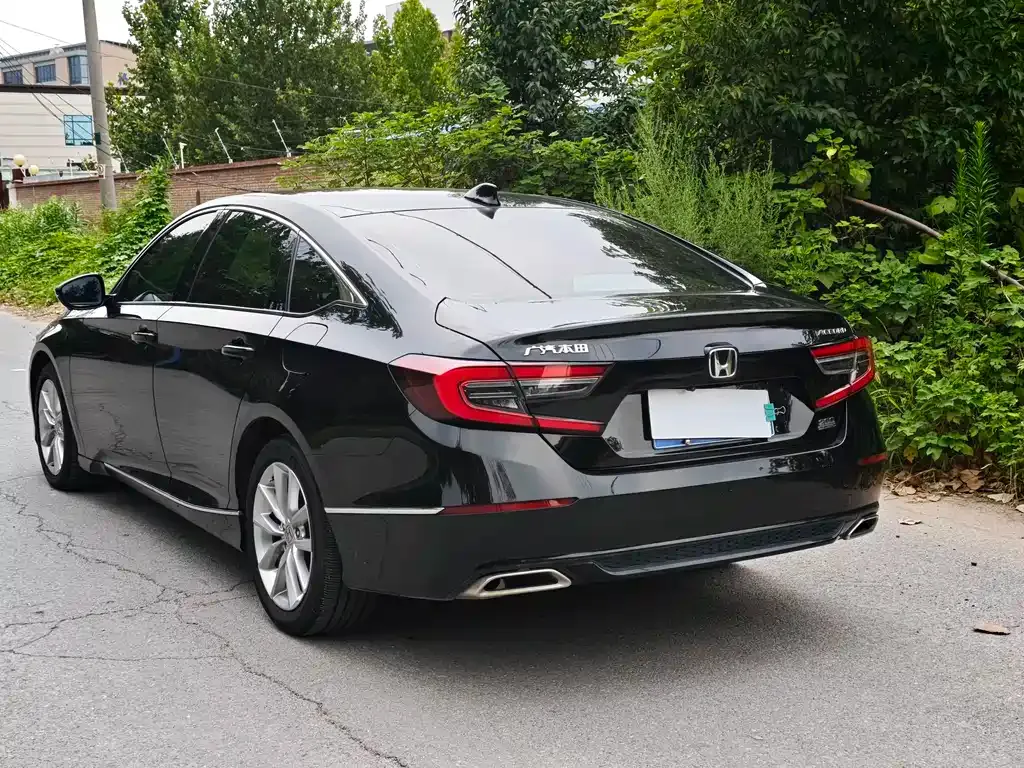 Honda Accord — фото 10