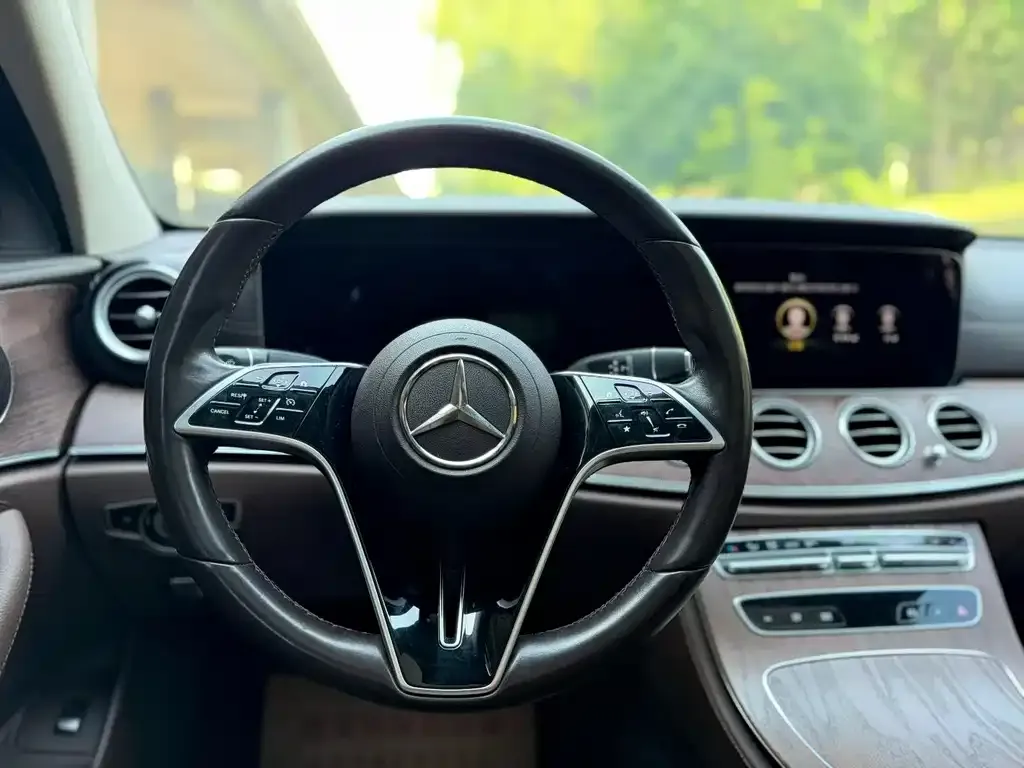 Mercedes-Benz E-Class — фото 5