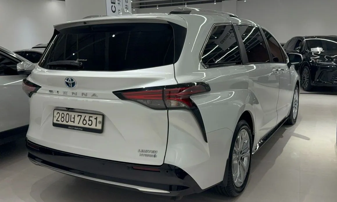 Toyota Sienna — фото 4