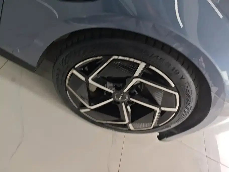 BYD Seal — фото 3