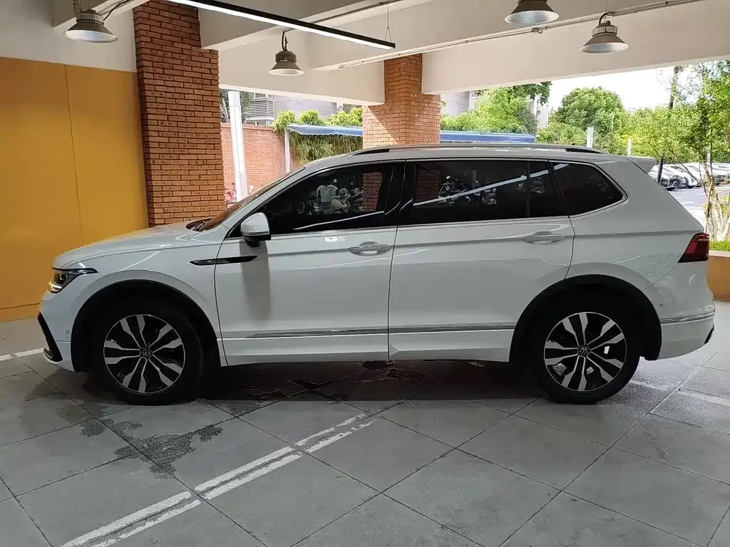 Volkswagen Tiguan L — фото 7