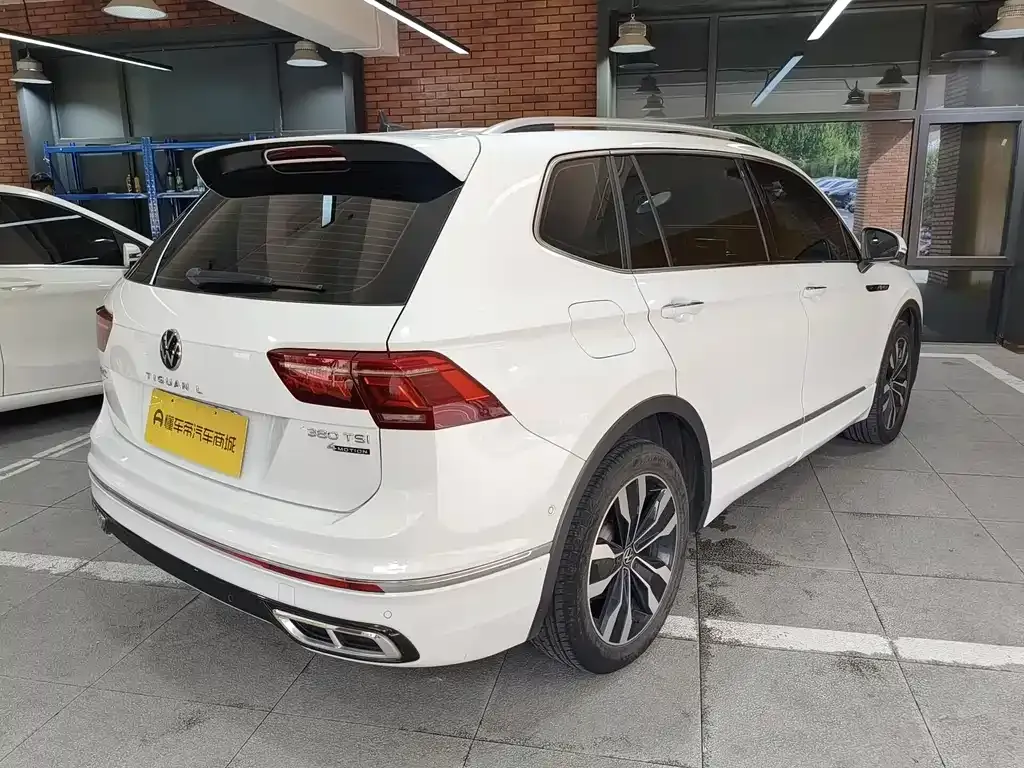 Volkswagen Tiguan L — фото 9