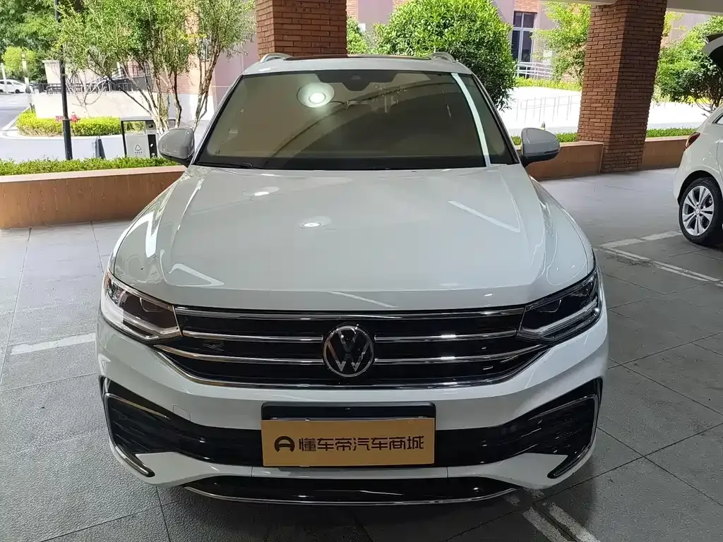 Volkswagen Tiguan L — фото 6