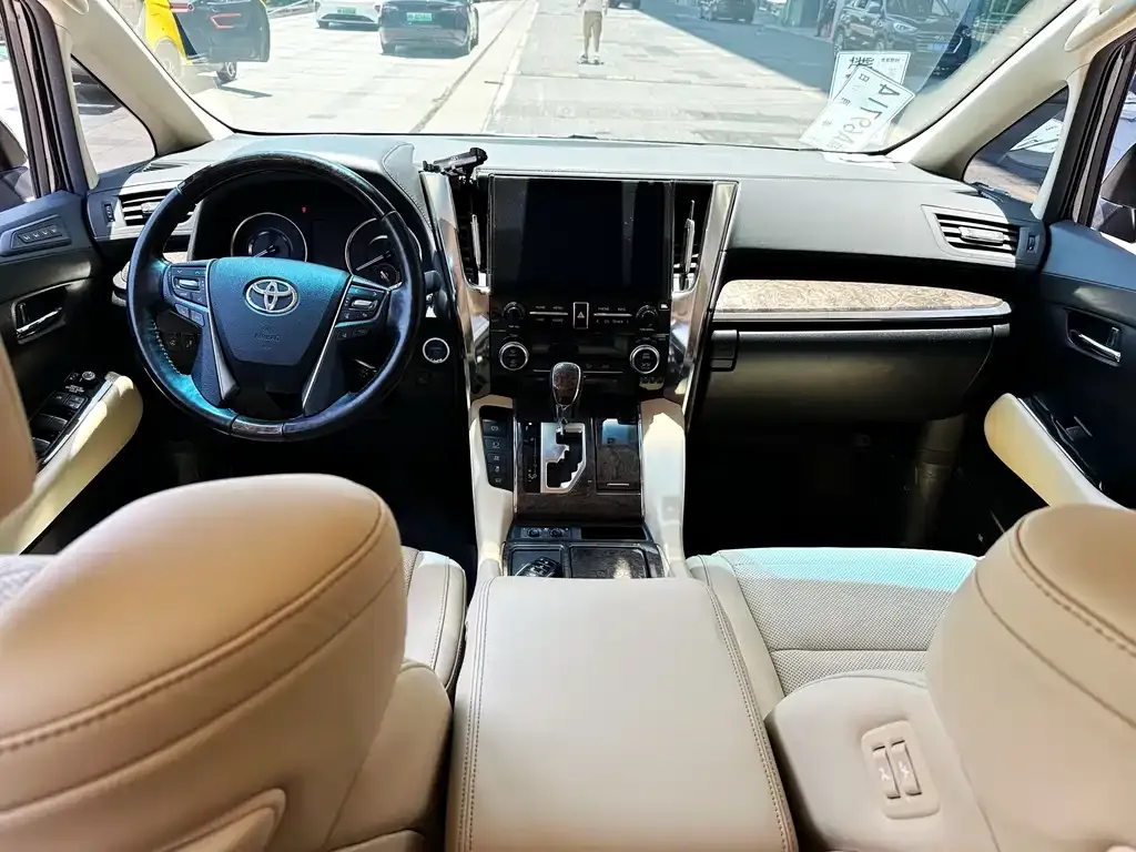 Toyota Alphard — фото 3