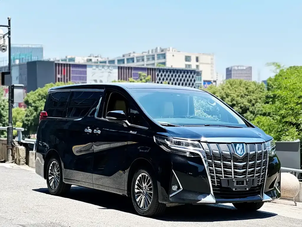 Toyota Alphard — фото 2