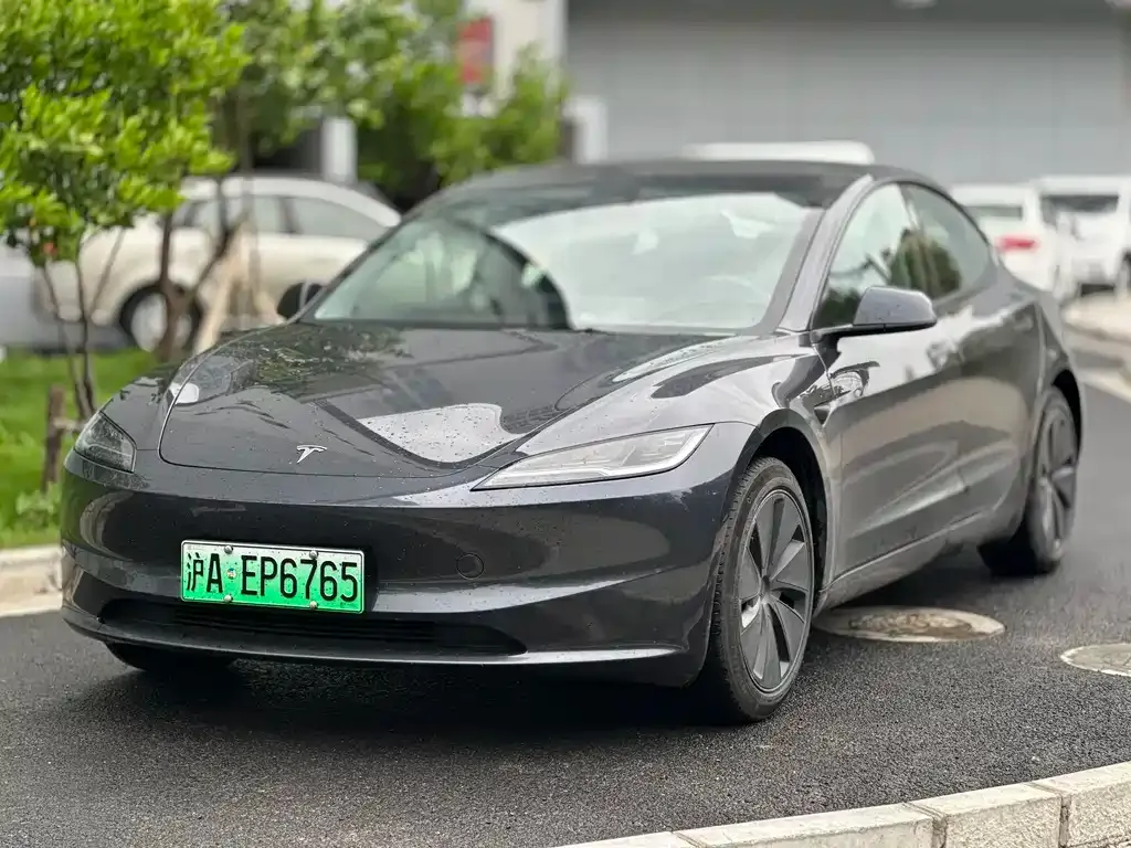 Tesla Model 3 — фото 1
