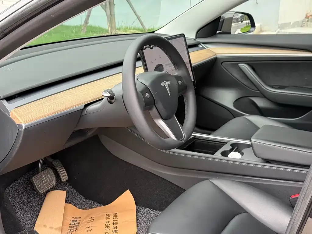 Tesla Model 3 — фото 2