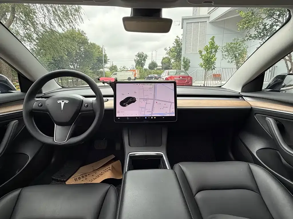 Tesla Model 3 — фото 6