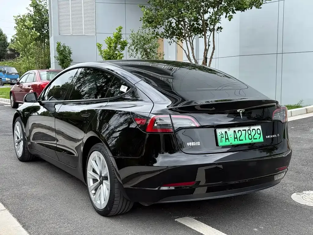 Tesla Model 3 — фото 7