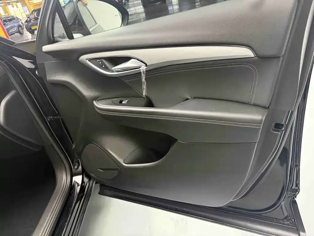Buick Envision Plus — фото 5