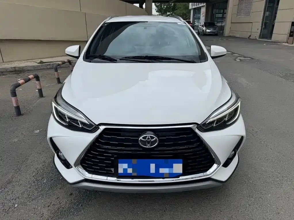 Toyota Yaris L — фото 4
