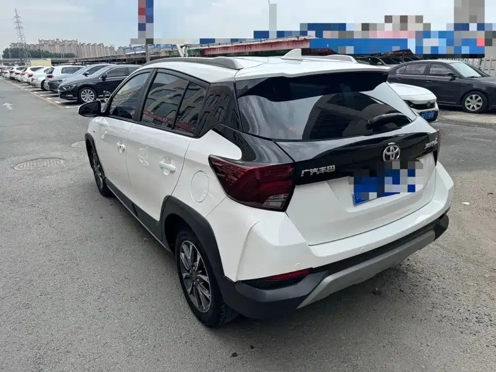 Toyota Yaris L — фото 5
