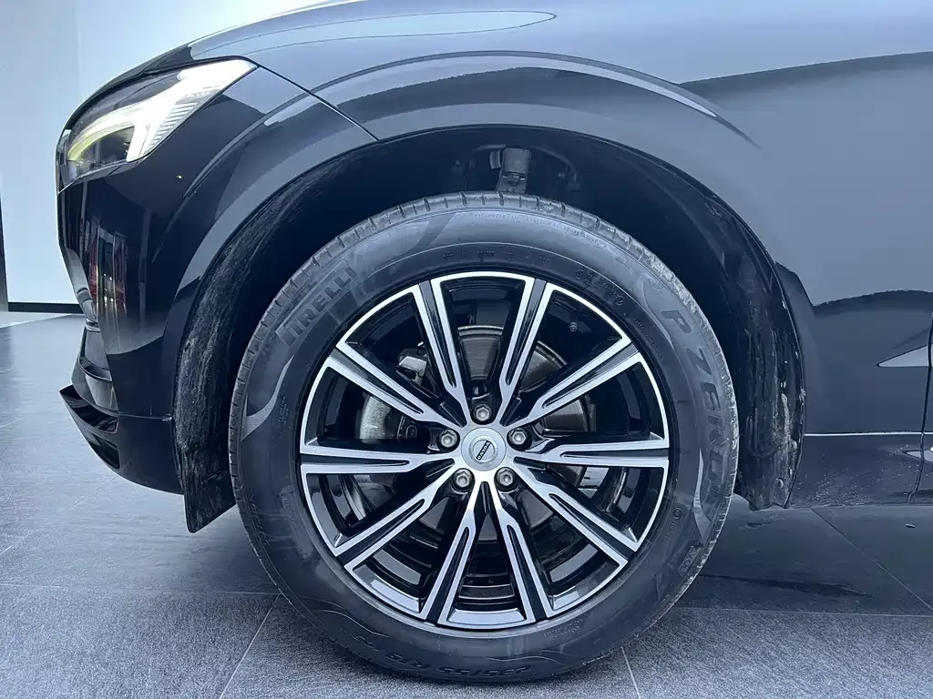 Volvo XC60 — фото 7