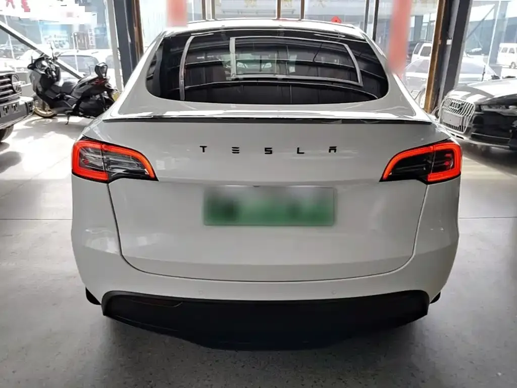 Tesla Model Y — фото 5