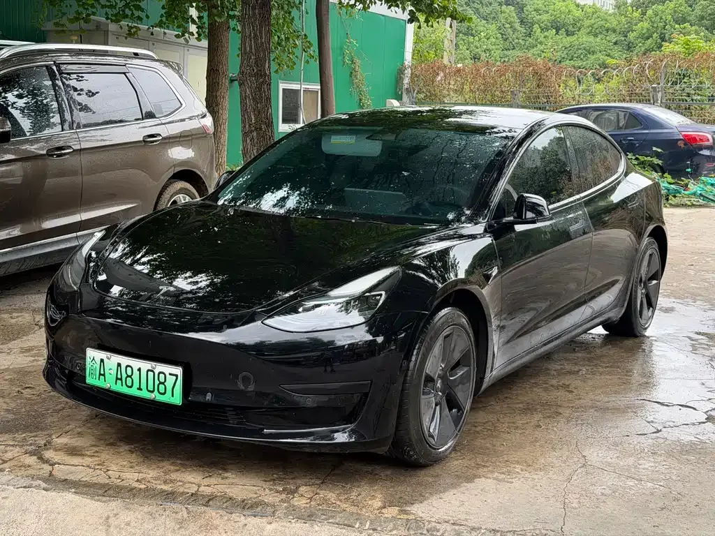 Tesla Model 3 — фото 1