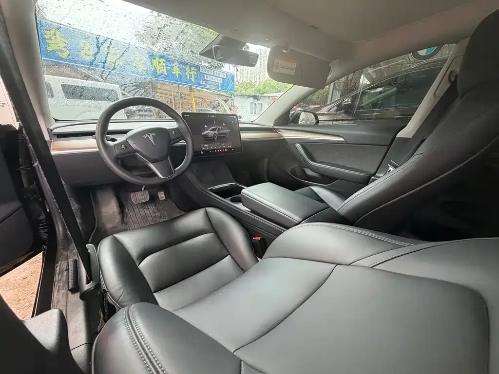 Tesla Model 3 — фото 3