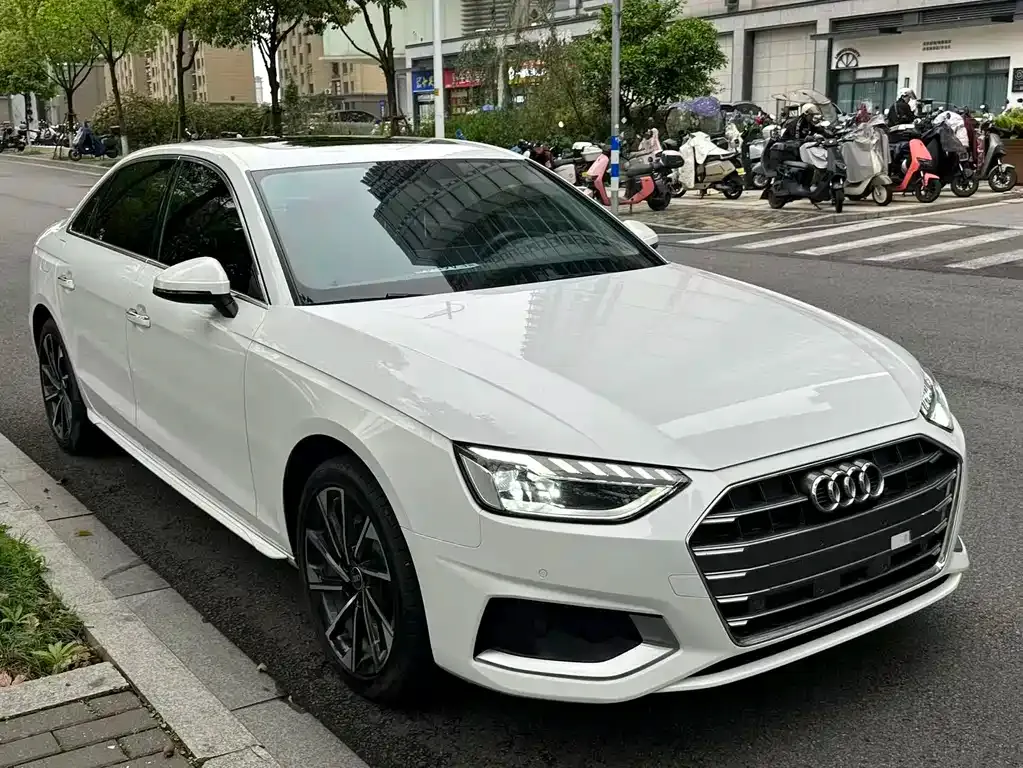 Audi A4L — фото 1