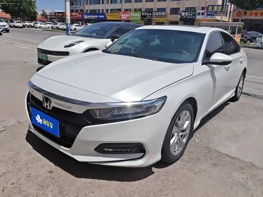 Honda Accord — фото 1